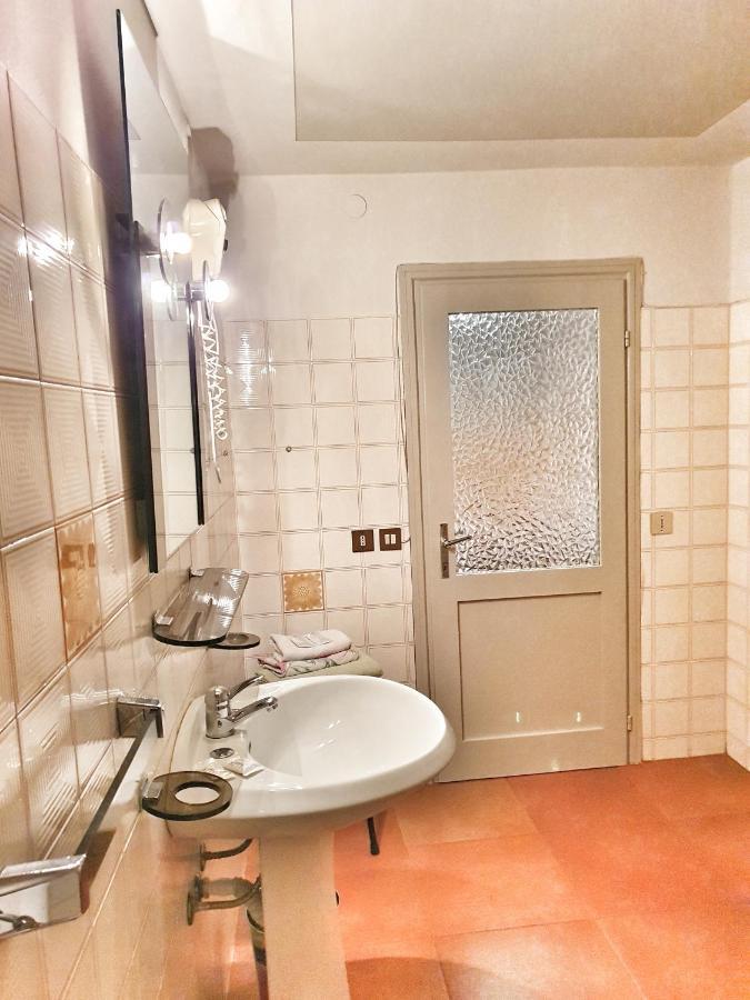 B&B Il Pettirosso Malonno Eksteriør bilde